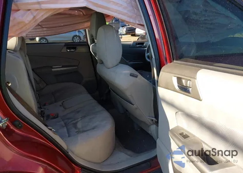 2010 Subaru Forester 2.5X Premium z USA, uszkodzony, nr VIN JF2SH6CC0AH743112